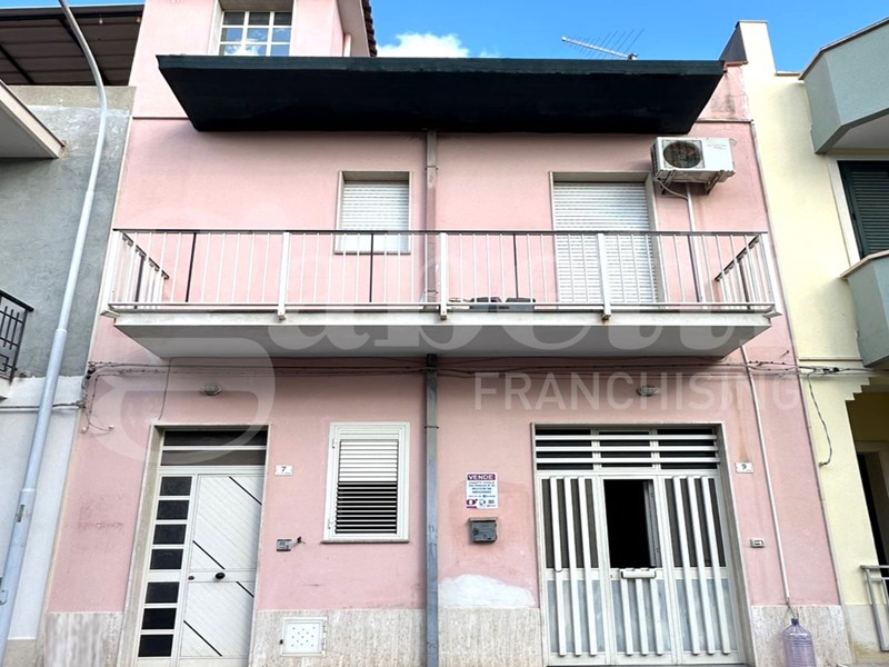 Casa Indipendente in Vendita a Avola, 125'000€, 160 m²