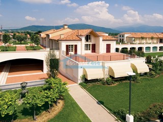 Ufficio in Affitto a Adro, zona Torbiato, 1'900€, 185 m²