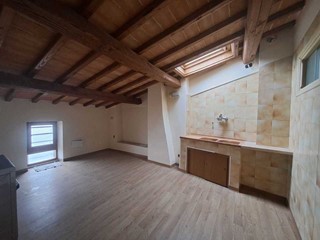 Appartamento in Vendita a Amelia, 87'000€, 150 m²