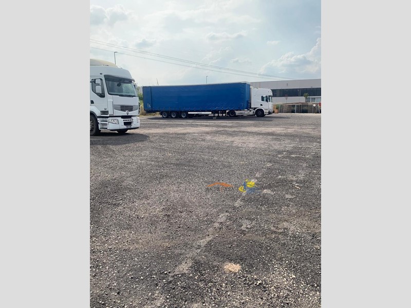 Capannone in Vendita a Parma, 4000 m²