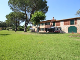 Casale in Vendita a Lucca, zona Est, 1'640'000€, 500 m², arredato