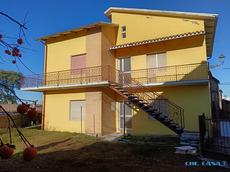 Casa Semi Indipendente in Vendita a Tavoleto, 130'000€, 200 m²