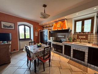 Casa Indipendente in Vendita a Fivizzano, zona Groppoli, 198'000€, 210 m², arredato