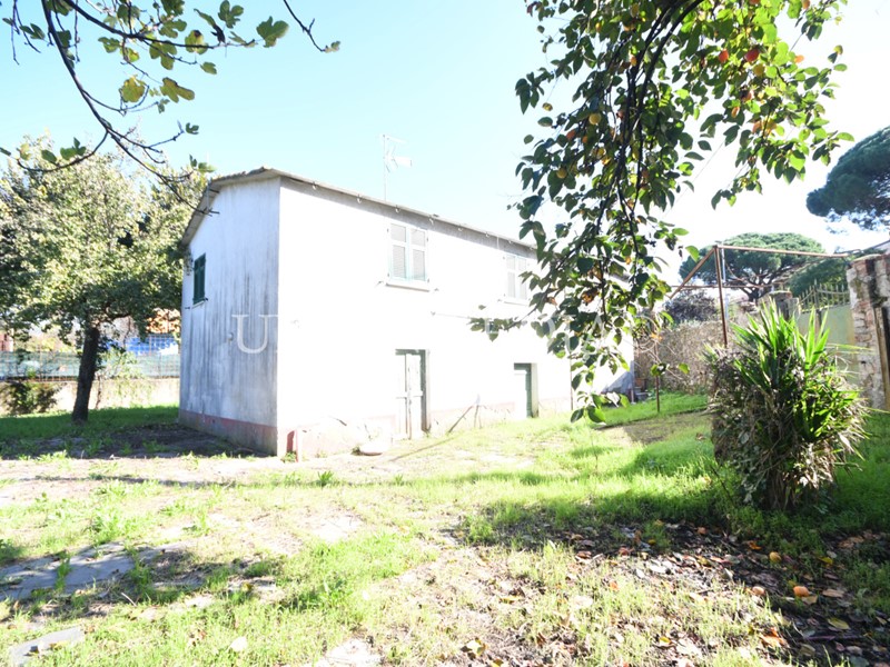 Rustico in Vendita a Sarzana, 280'000&euro;, 170 m²