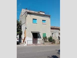Casa Indipendente in Vendita a Guardiagrele, zona Periferia, 32'000€, 140 m²