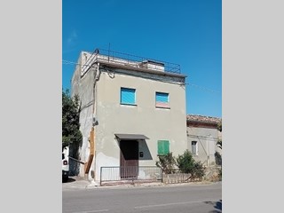 Casa Indipendente in Vendita a Guardiagrele, zona Periferia, 25'000€, 140 m²