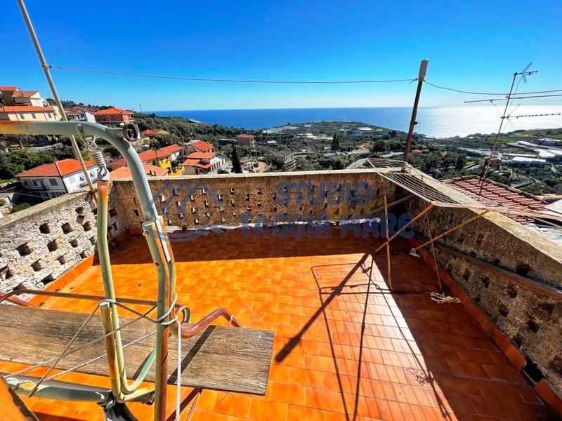 Appartamento in Vendita a Terzorio, 95'000€, 150 m²