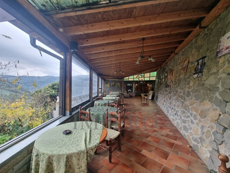 Attività commerciale in Vendita a Apricale, 750'000€, 680 m²