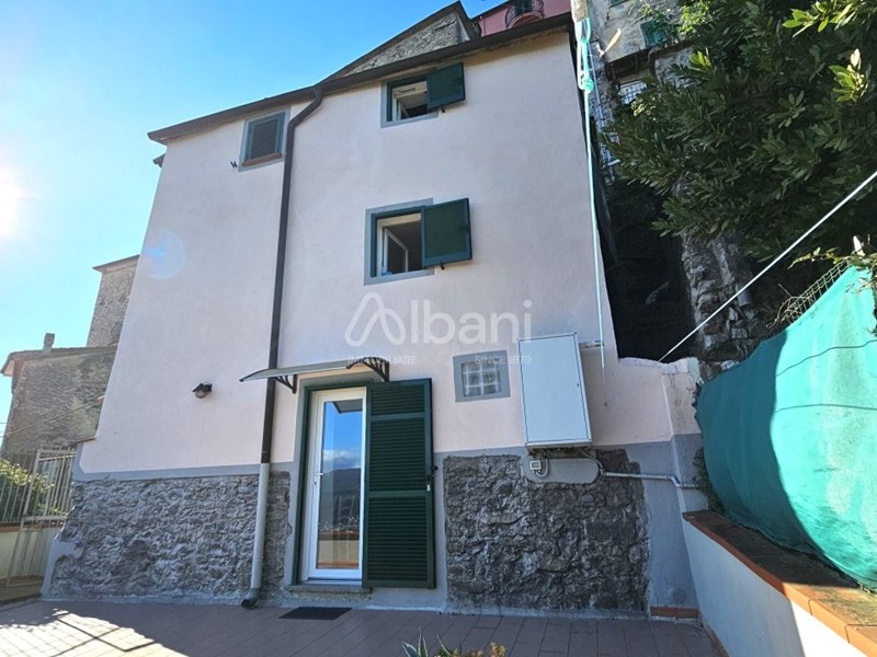 Quadrilocale in Vendita a Vezzano Ligure, zona Vezzano Basso, 99'000€, 59 m²