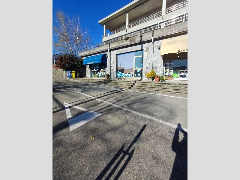Attività commerciale in Vendita a Varano de' Melegari, 50'000&euro;, 55 m²