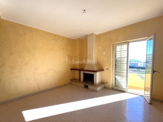 Appartamento in Affitto a Catanzaro, zona Santa Maria, 550&euro;, 200 m²