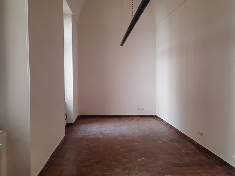 Ufficio in Affitto a Brindisi, 600€, 80 m²