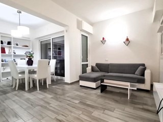 Quadrilocale in Vendita a San Miniato, 150'000€, 100 m², arredato, con Box