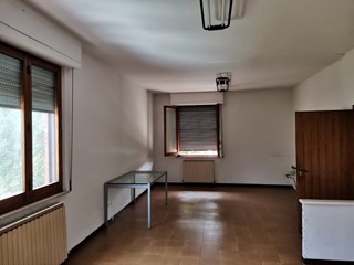 Ufficio in Affitto a Colle di Val D'Elsa, 600€, 100 m²