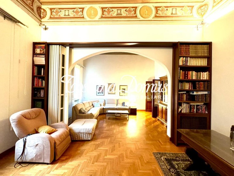 Casa Semi Indipendente in Vendita a Siena, 1'100'000€, 270 m², arredato