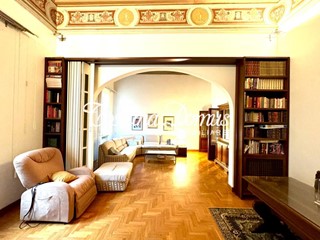 Casa Semi Indipendente in Vendita a Siena, 1'100'000€, 270 m², arredato