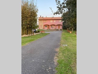 Casa Indipendente in Vendita a Pontedera, zona Santa Lucia, 895'000€, 300 m²
