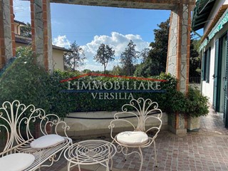 Villa in Vendita a Carrara, zona Fossola, 720'000€, 380 m², arredato