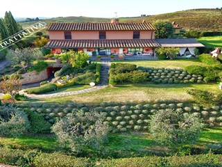 Casale in Vendita a Certaldo, 890'000&euro;, 240 m², arredato, con Box