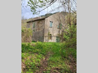 Casa di corte in Vendita a Berceto, 80'000€, 540 m²