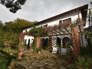 Casa di corte in Vendita a San Giuliano Terme, 650'000€, 350 m², con Box