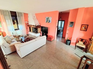 Villa in Vendita a Santo Stefano Ticino, 740 m²