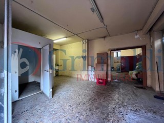 Magazzino in Affitto a Beinasco, 500€, 65 m²