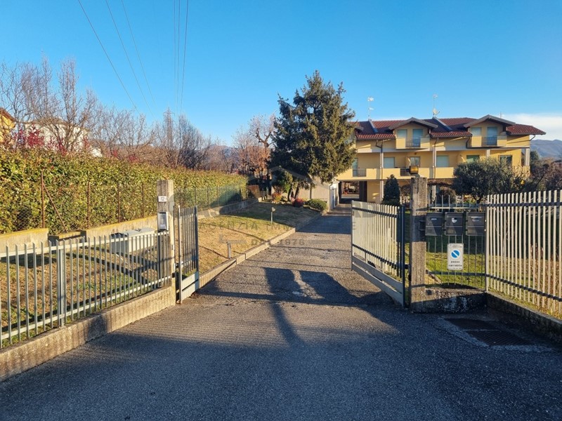 Casa Indipendente in Vendita a Brembate di Sopra, 220'000€, 200 m², con Box