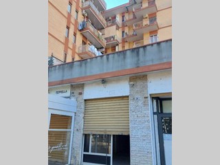 Immobile commerciale in Vendita a Salerno, 79'000&euro;, 40 m²