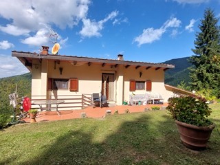 Rustico in Vendita a Londa, zona Londa, 155'000€, 135 m²
