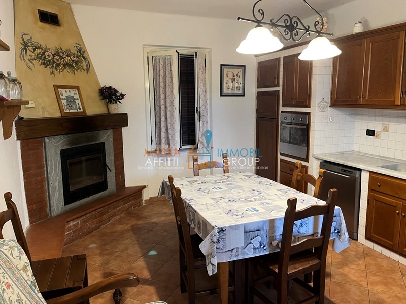 Casa Semi Indipendente in Affitto a Montignoso, zona Cervaiolo, 1'500€, 110 m², arredato