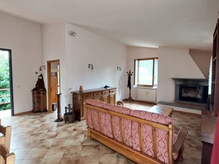 Quadrilocale in Vendita a San Godenzo, 94'000€, 80 m²