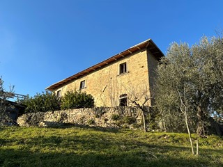 Casale in Vendita a Vicchio, 265'000€, 500 m², con Box