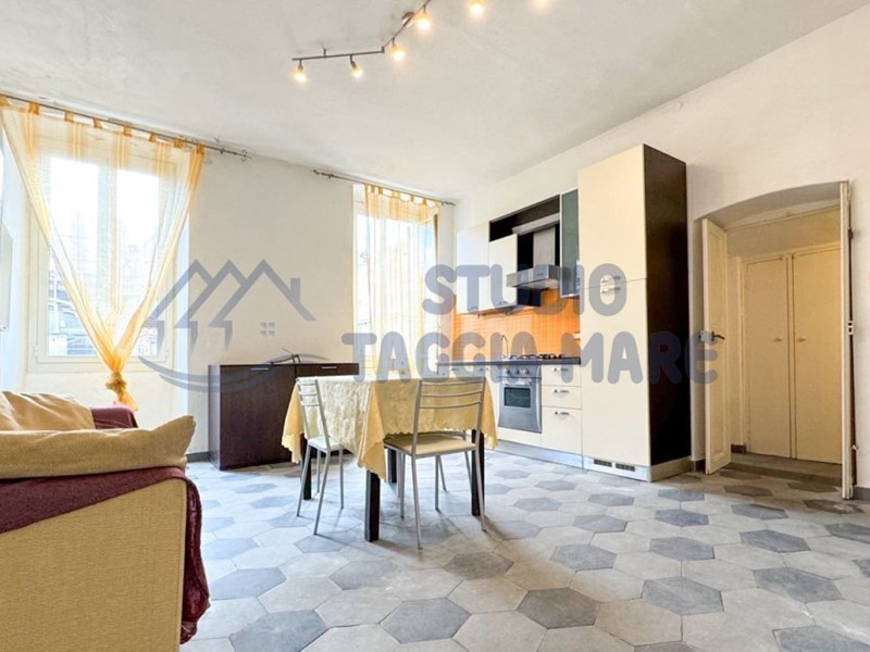 Quadrilocale in Vendita a Taggia, zona Arma Di Taggia, 109'000€, 105 m²