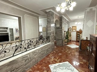Casa Indipendente in Vendita a Falciano del Massico, zona Vico Arco, 120'000€, 250 m²