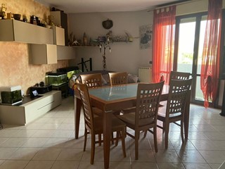 Appartamento in Vendita a Carrara, zona Avenza, 259'000€, 120 m², arredato