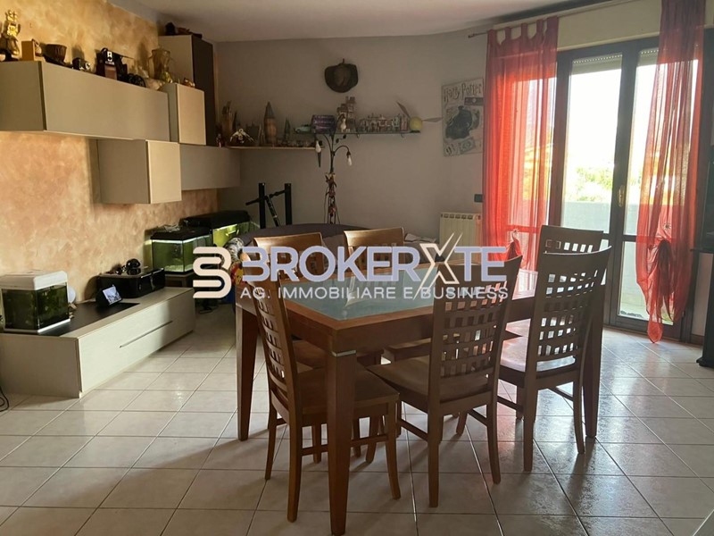 Appartamento in Vendita a Carrara, zona Avenza, 259'000&euro;, 120 m², arredato