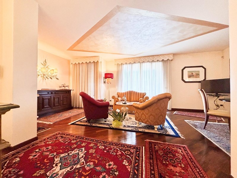 Appartamento in Vendita a Empoli, 210'000€, 126 m², arredato, con Box