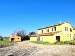 Casale in Vendita a San Miniato, 180'000€, 300 m², con Box