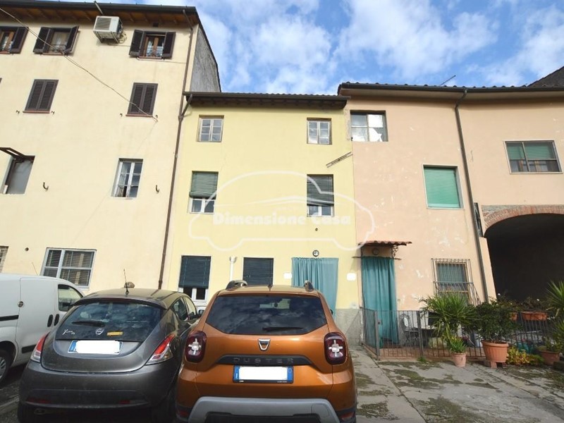 Casa Indipendente in Vendita a Lucca, zona Antraccoli, 110'000€, 120 m²