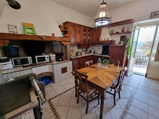 Casa Indipendente in Vendita a Civitella in Val di Chiana, 350'000€, 389 m², con Box
