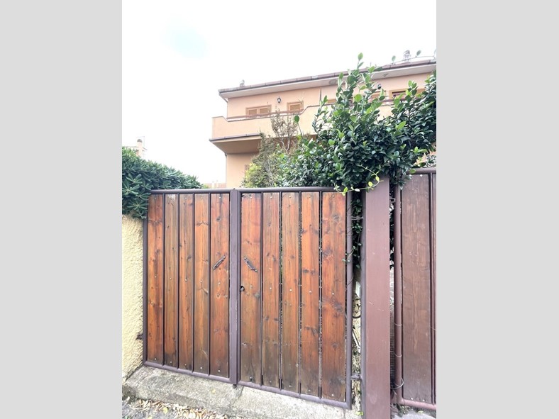 Villa in Vendita a Cerveteri, 225'000€, 140 m²