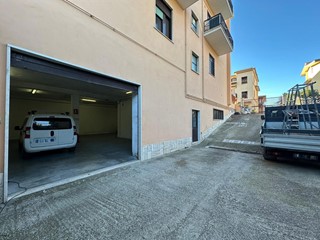 Magazzino in Affitto a Roma, 700€, 180 m²