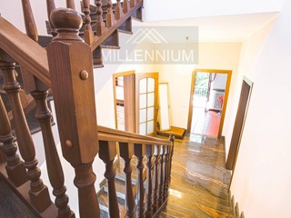 Villa in Vendita a Arona, 950'000€, 300 m², con Box