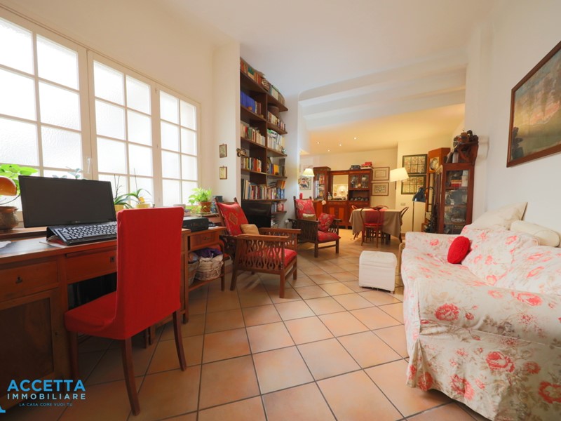 Quadrilocale in Vendita a Taranto, zona Borgo, 79'000€, 144 m²