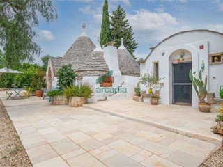 Casale in Vendita a Ceglie Messapica, 585'000€, 130 m²