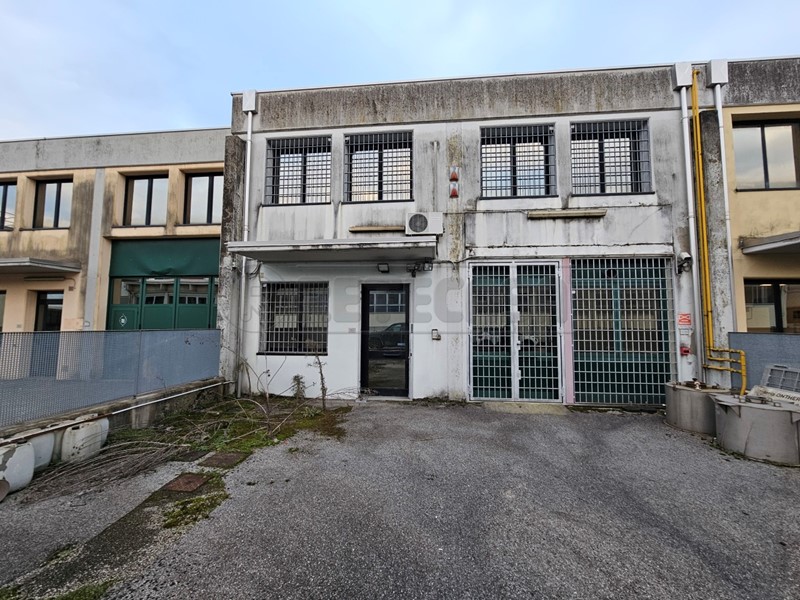 Laboratorio in Vendita a Torri di Quartesolo, 265'000&euro;, 540 m²