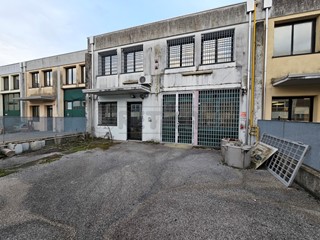 Laboratorio in Vendita a Torri di Quartesolo, 265'000&euro;, 540 m²