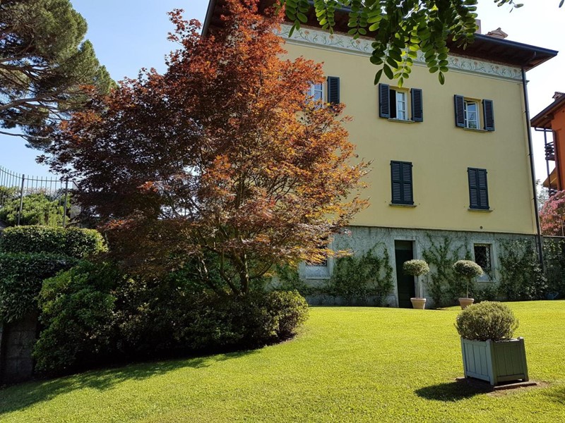 Appartamento in Vendita a Alzate Brianza, 390'000€, 158 m², con Box