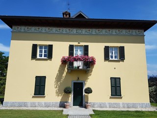 Appartamento in Vendita a Alzate Brianza, 390'000€, 158 m², con Box